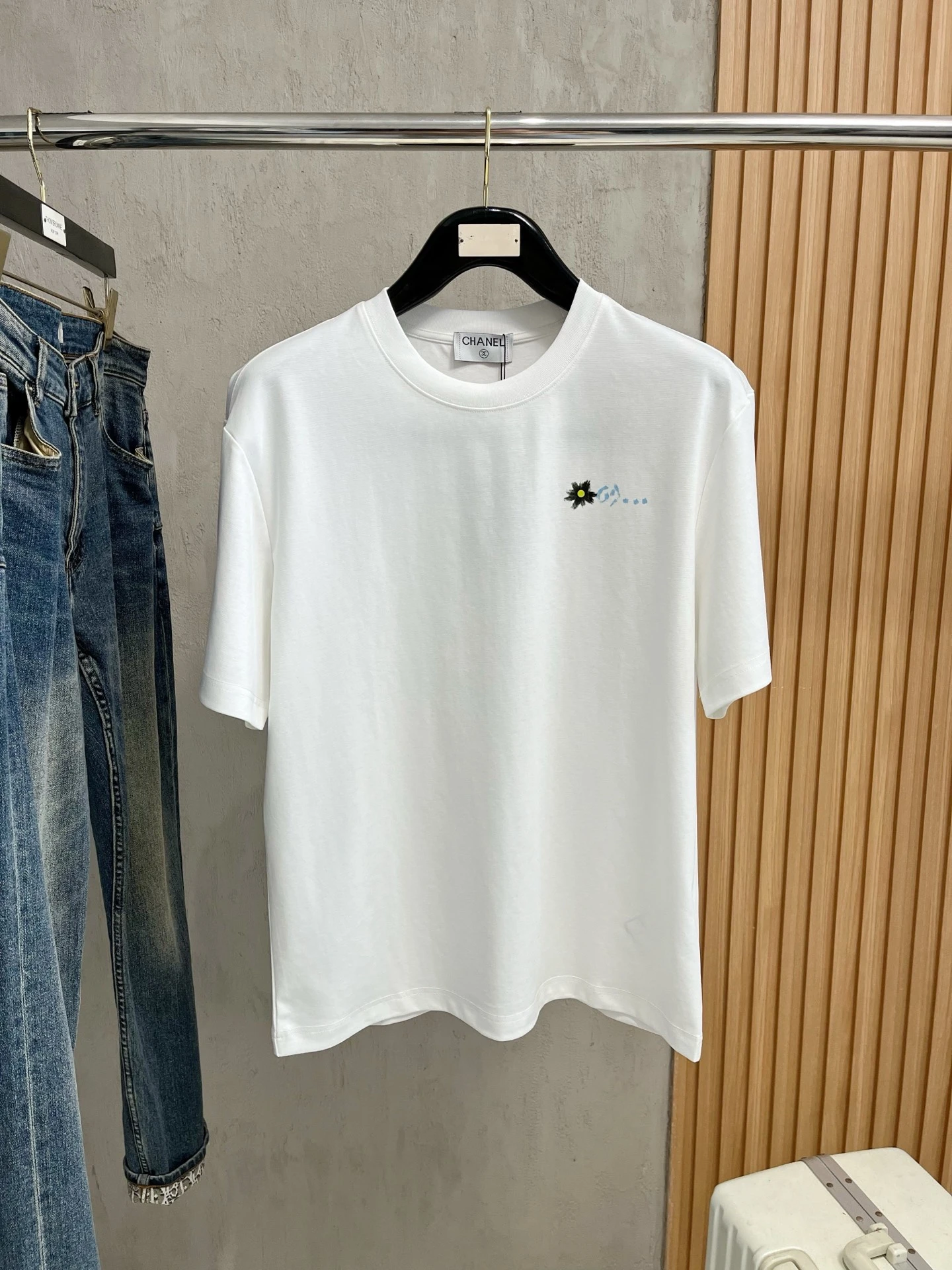 Chanel T-Shirt — e6976285