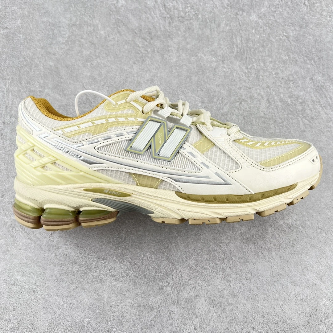 New Balance Sneakers — 71987824