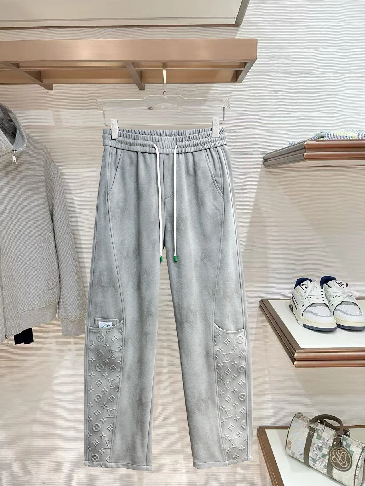 Louis Vuitton Trousers — c994d68c