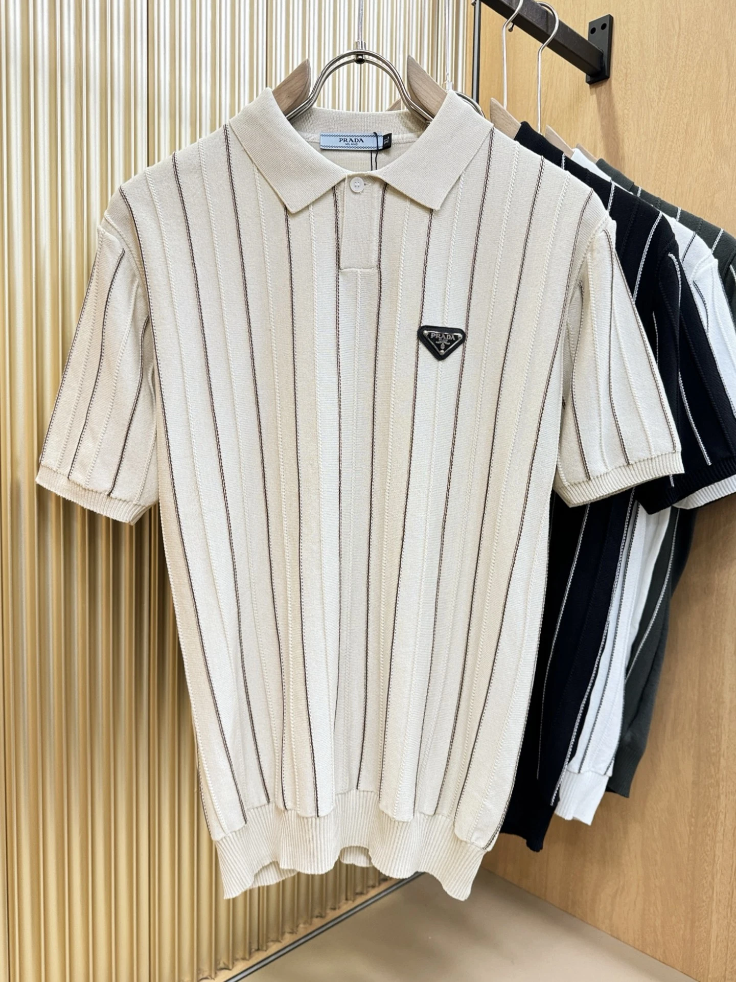 Prada T-Shirt — 86250a74