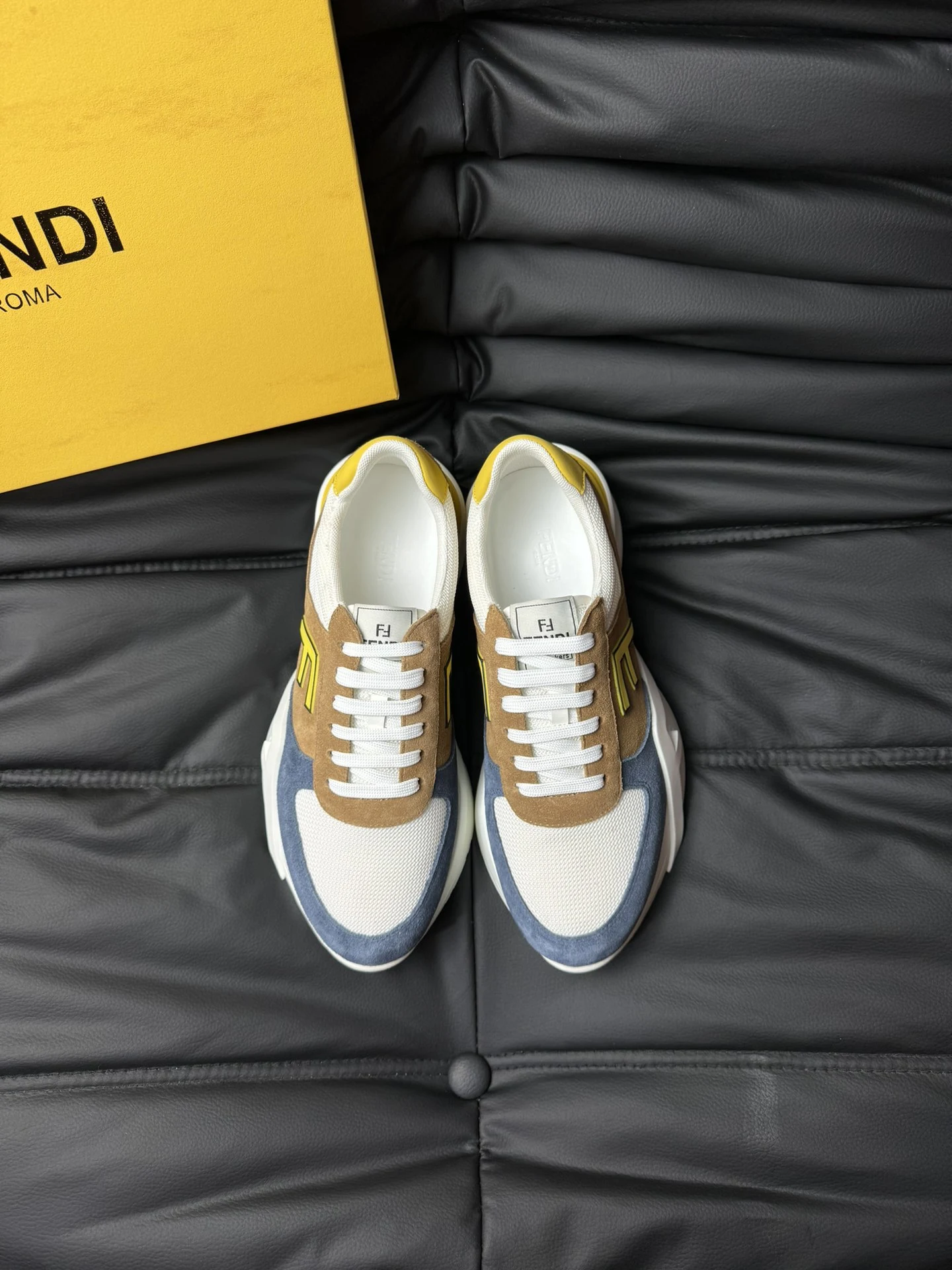 Fendi Sneakers — 68d50128