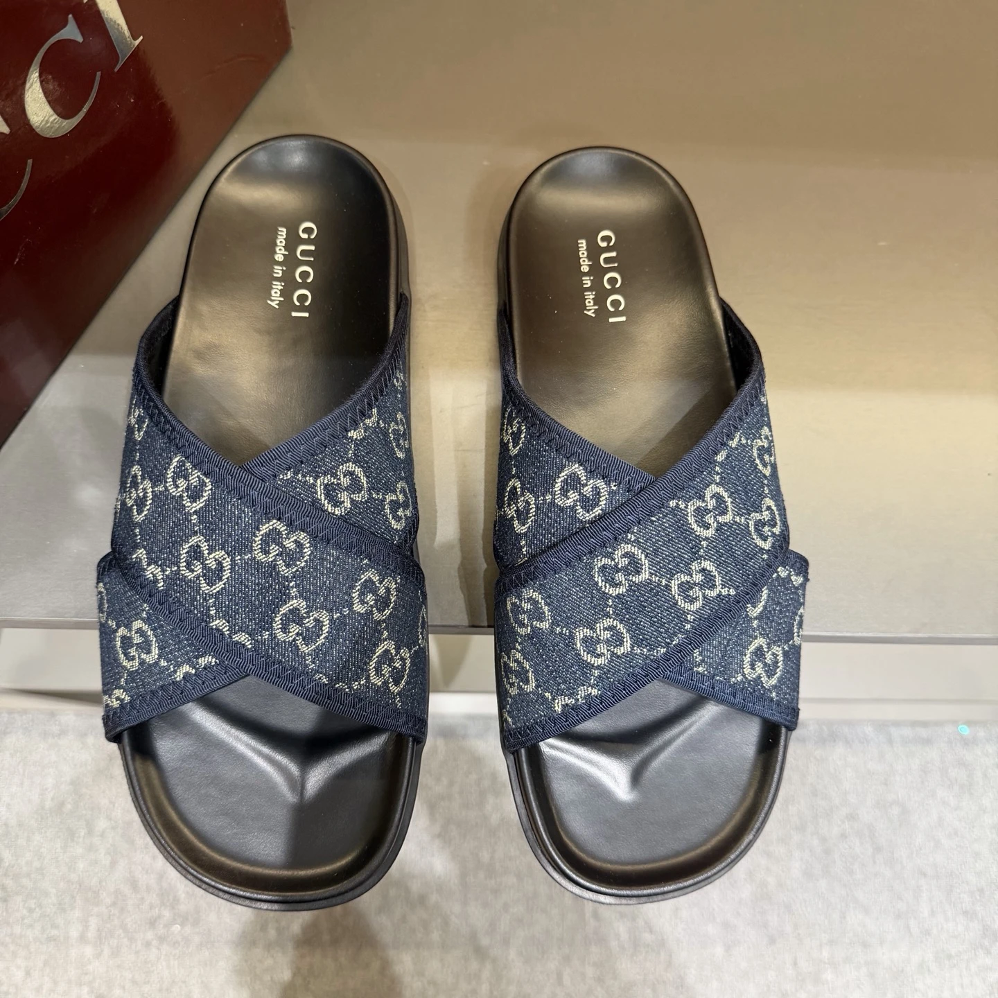 Slippers — 524ac804