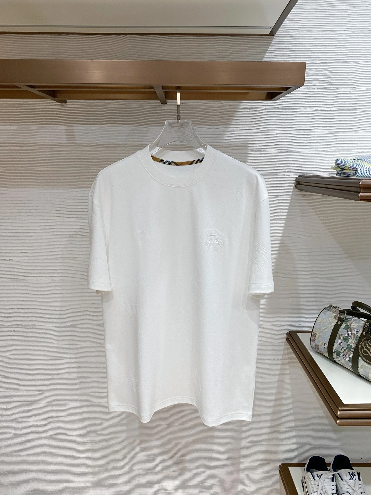 Burberry T-Shirt — 83a375b2