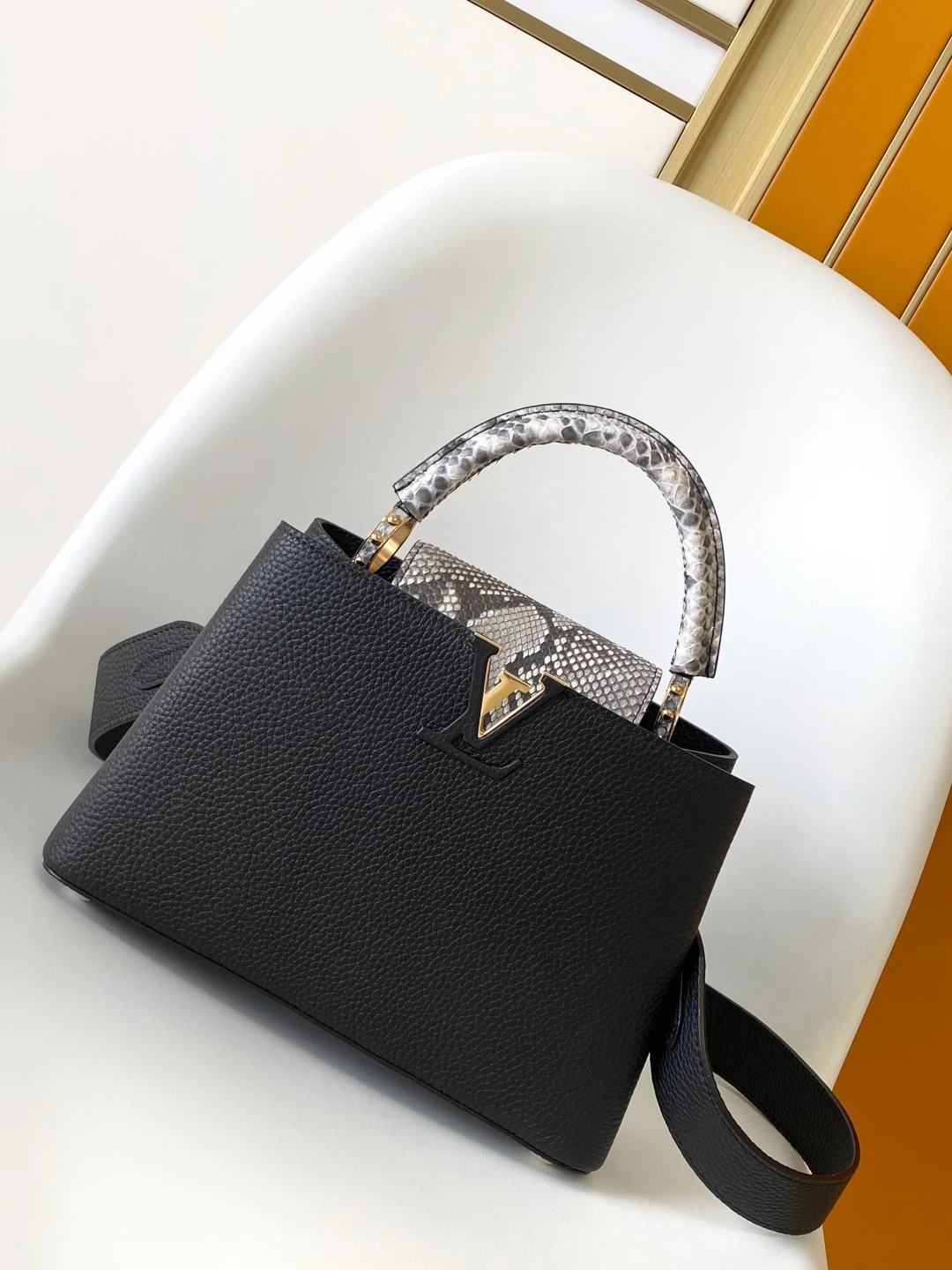 Louis Vuitton Bag — 2cee929c