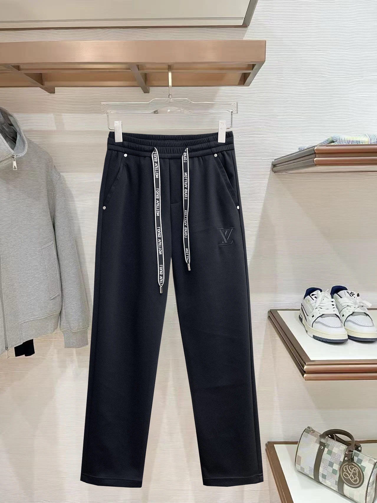 Louis Vuitton Trousers — a16786b8