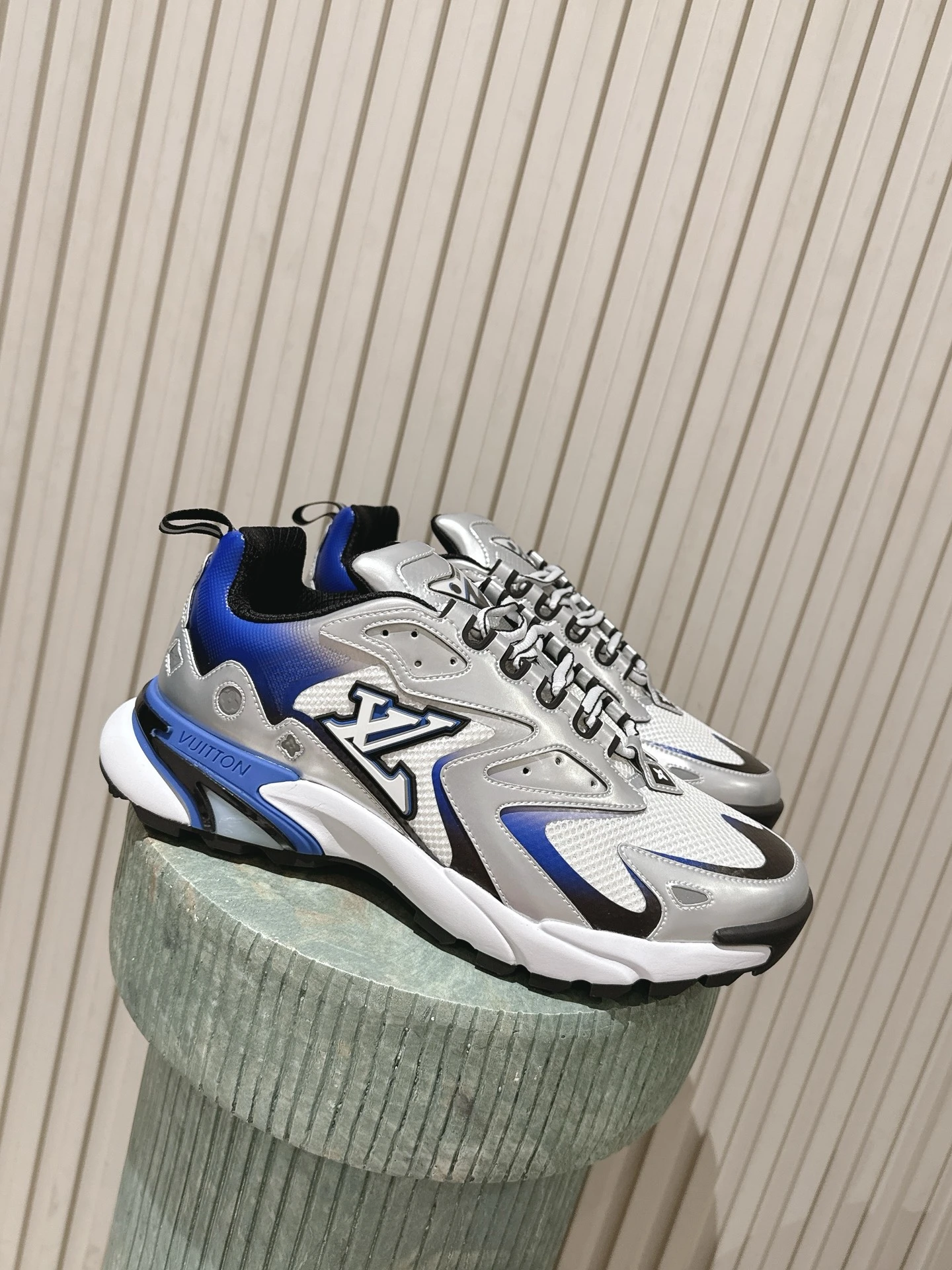 Louis Vuitton Sneakers — f03470d2