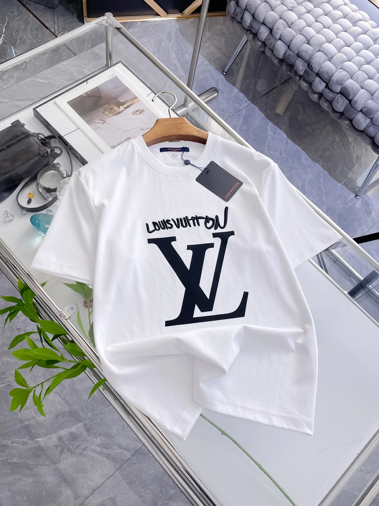 Louis Vuitton T-Shirt — e7e71808