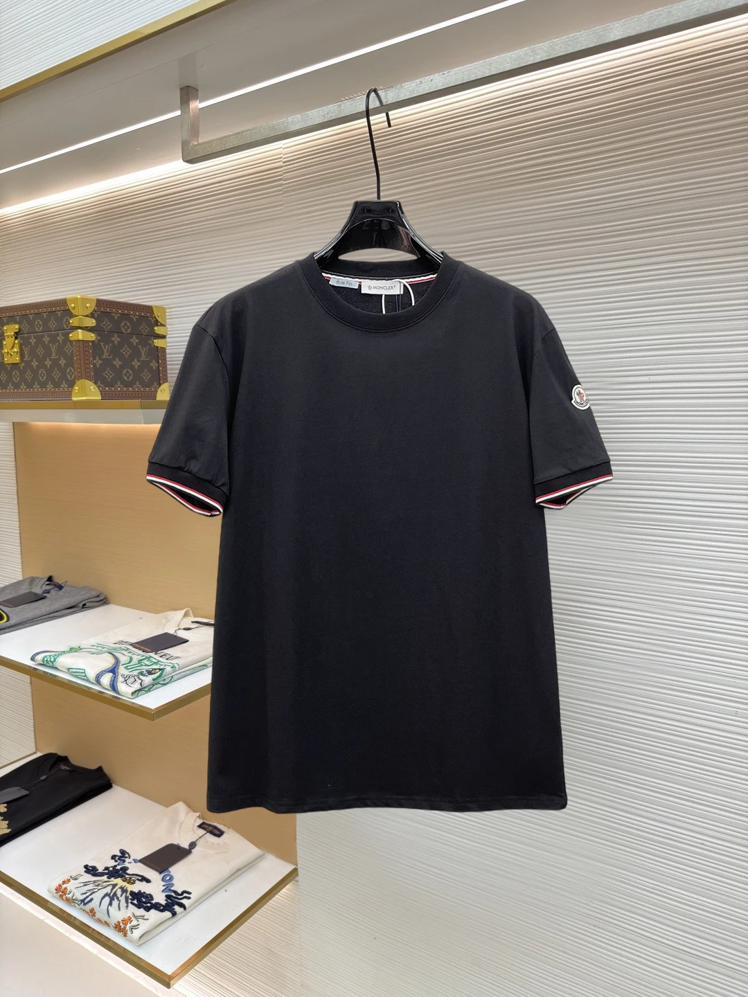 Moncler T-Shirt — f272d10b