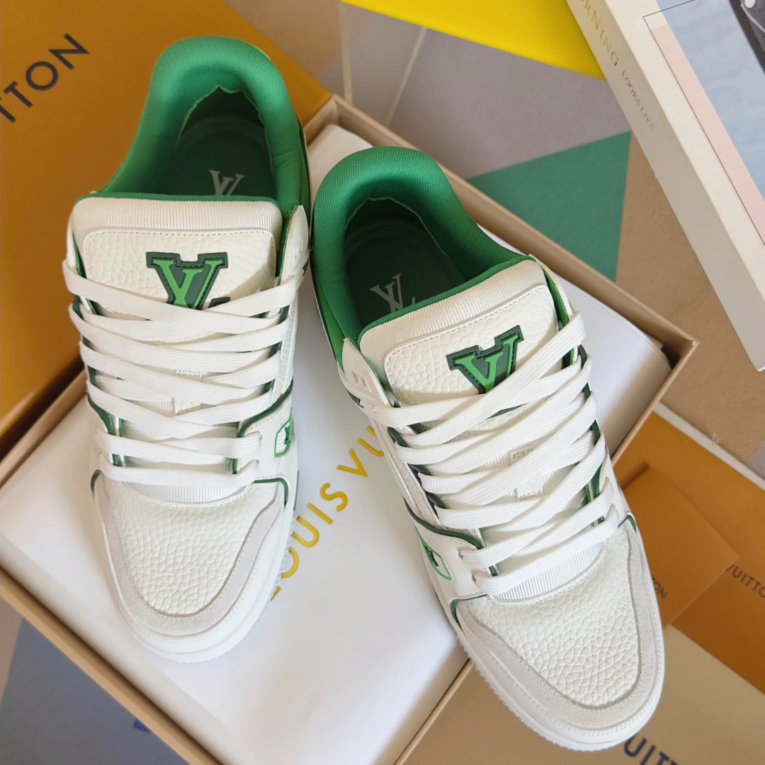 Louis Vuitton Sneakers — b320b41f