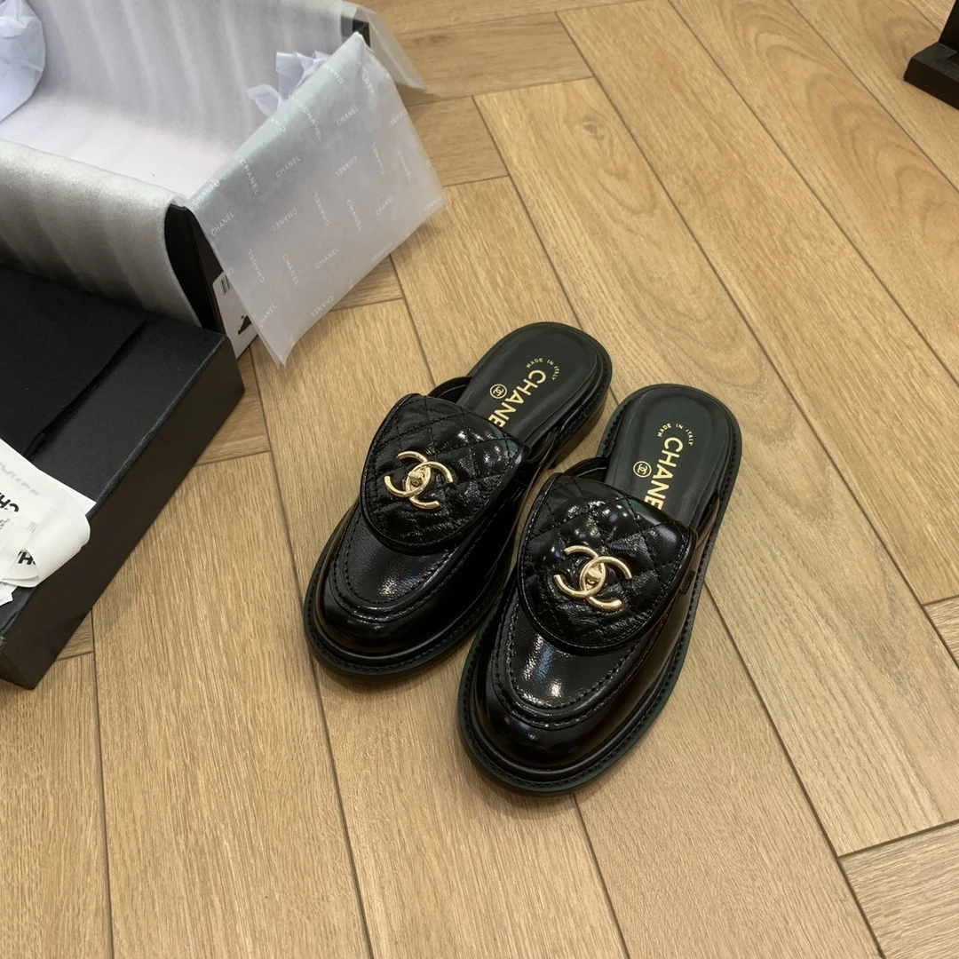 Chanel Slippers — 77e188c1