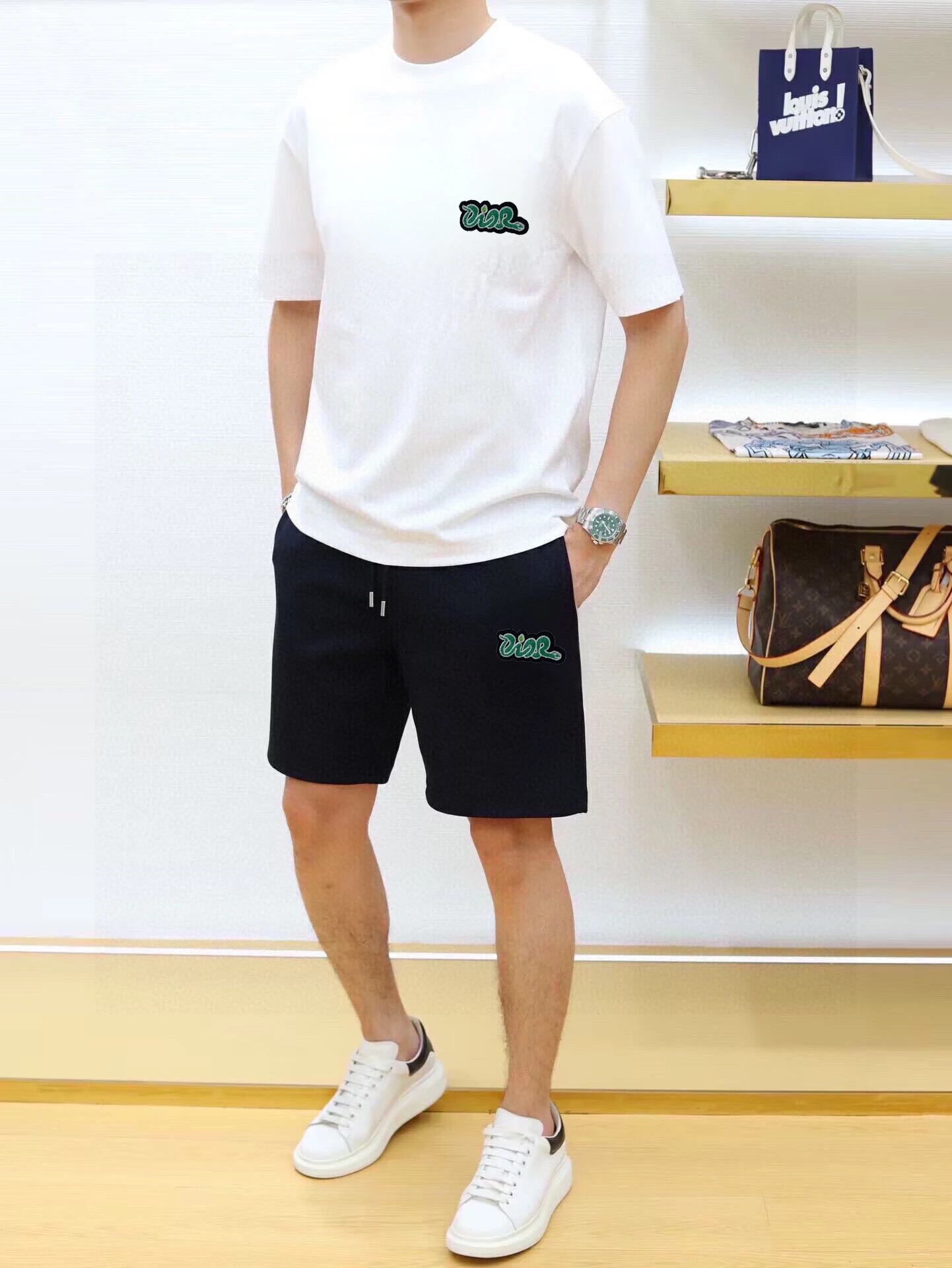 Dior T-Shirt — 58d2fcd7