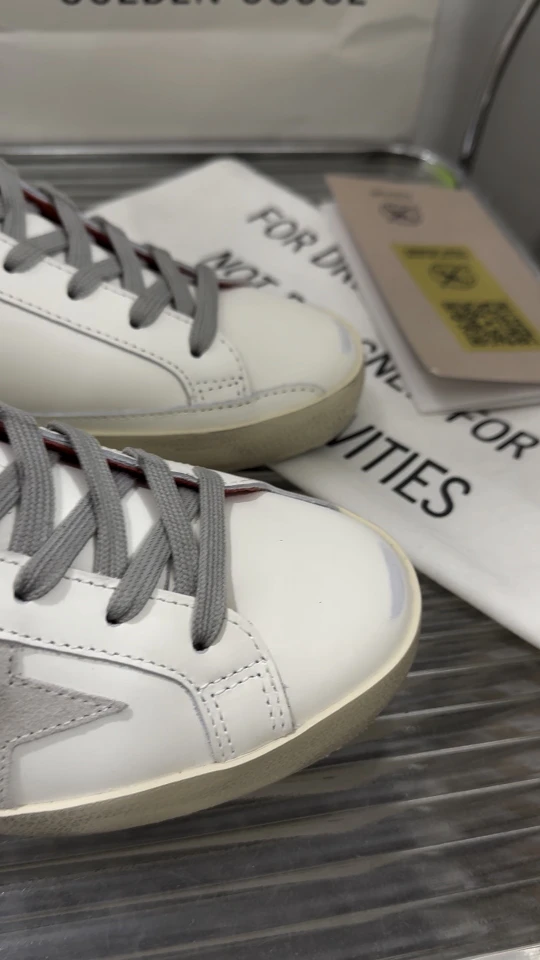 Golden Goose Sneakers — 5bd55346