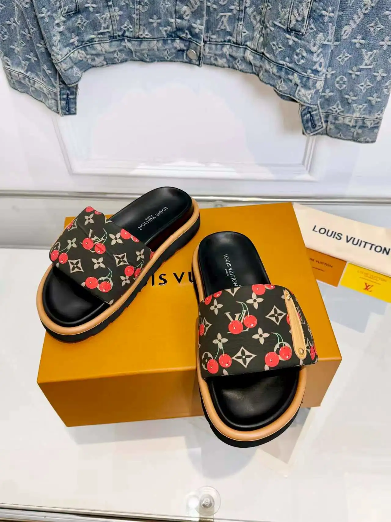 Louis Vuitton Slippers — 4467dd61