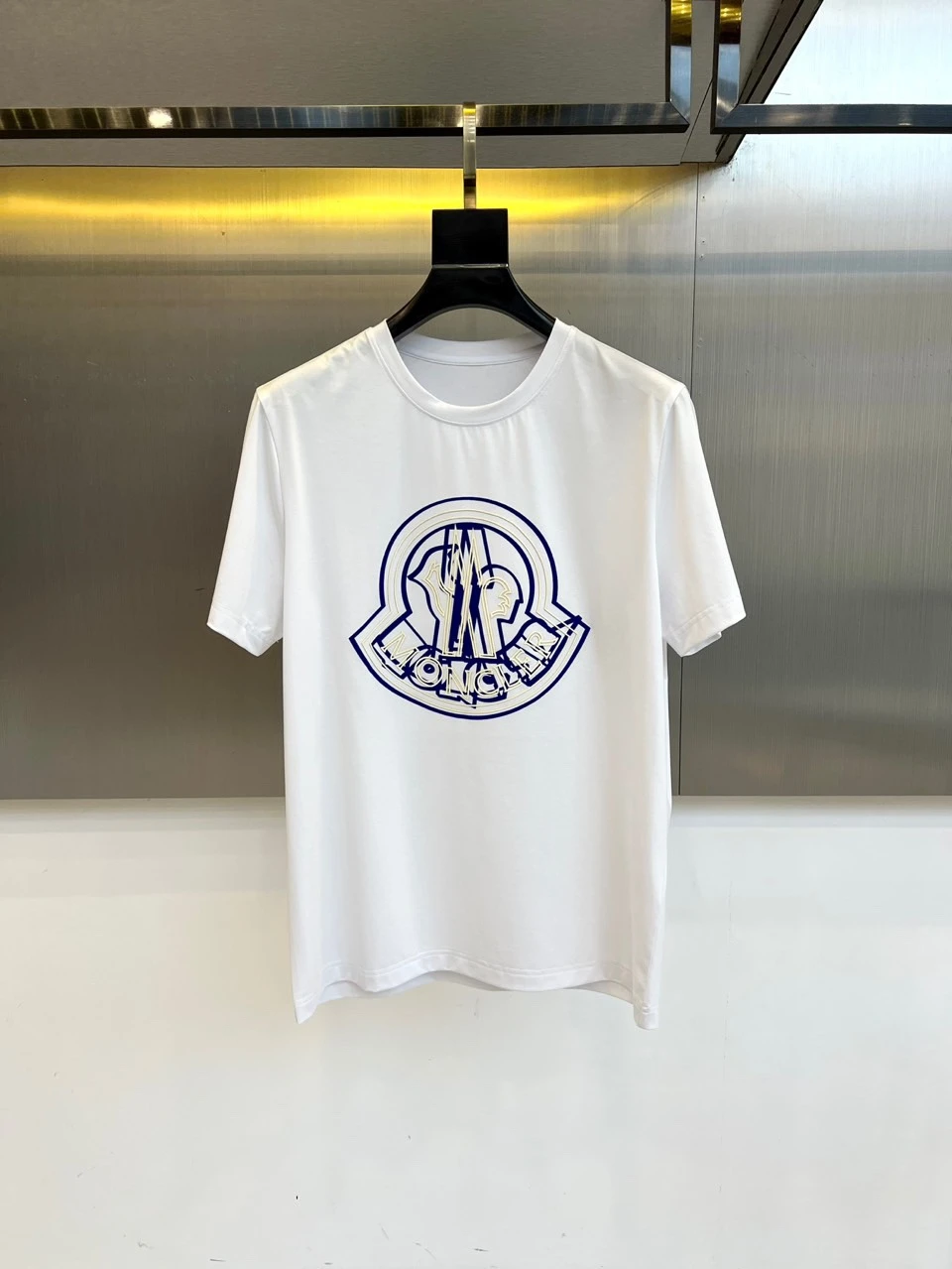 Moncler T-Shirt — a05fcddd