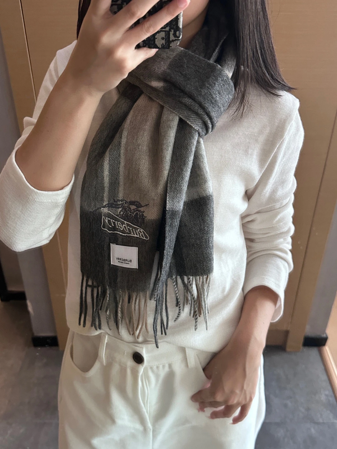 Burberry Scarves — 15fe2658