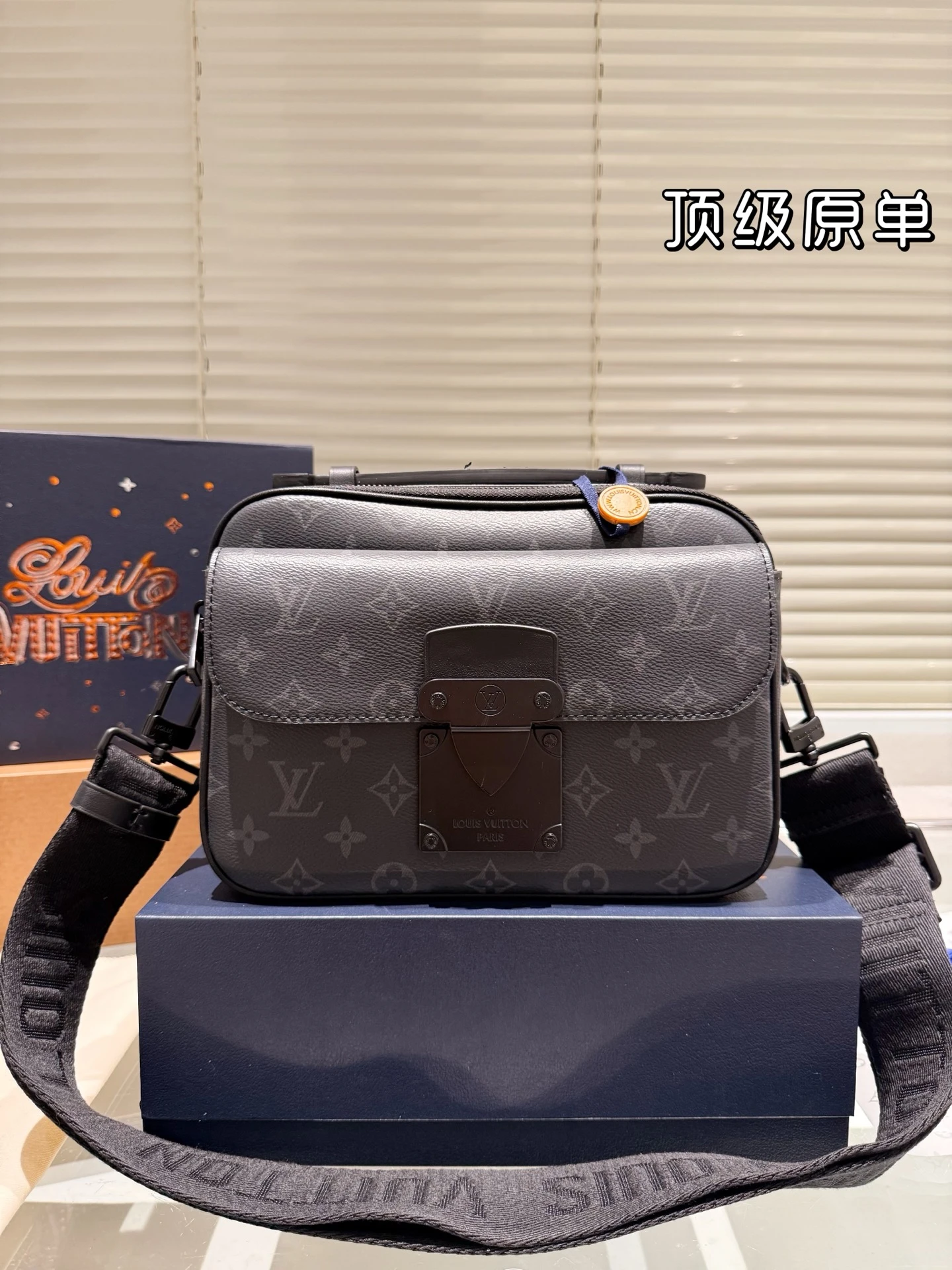 Louis Vuitton Bag — c3502849