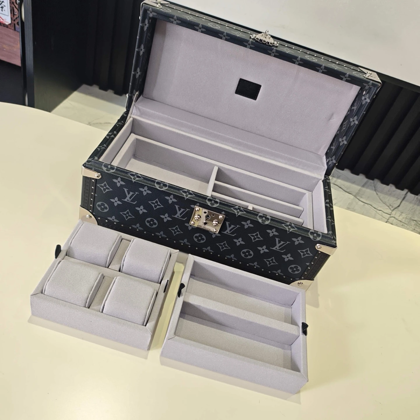Luggage — 128be967