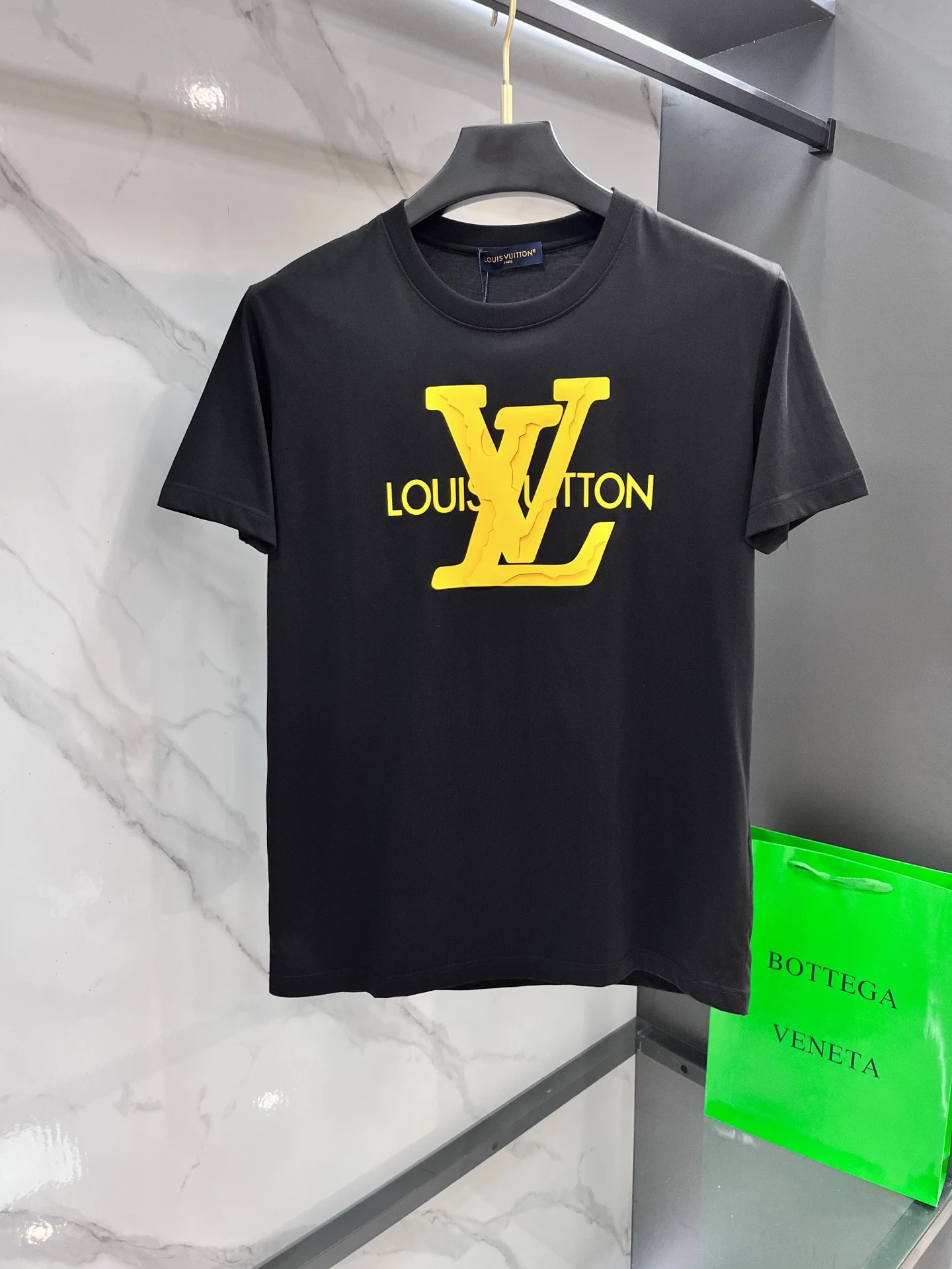 Louis Vuitton T-Shirt — 6670766d