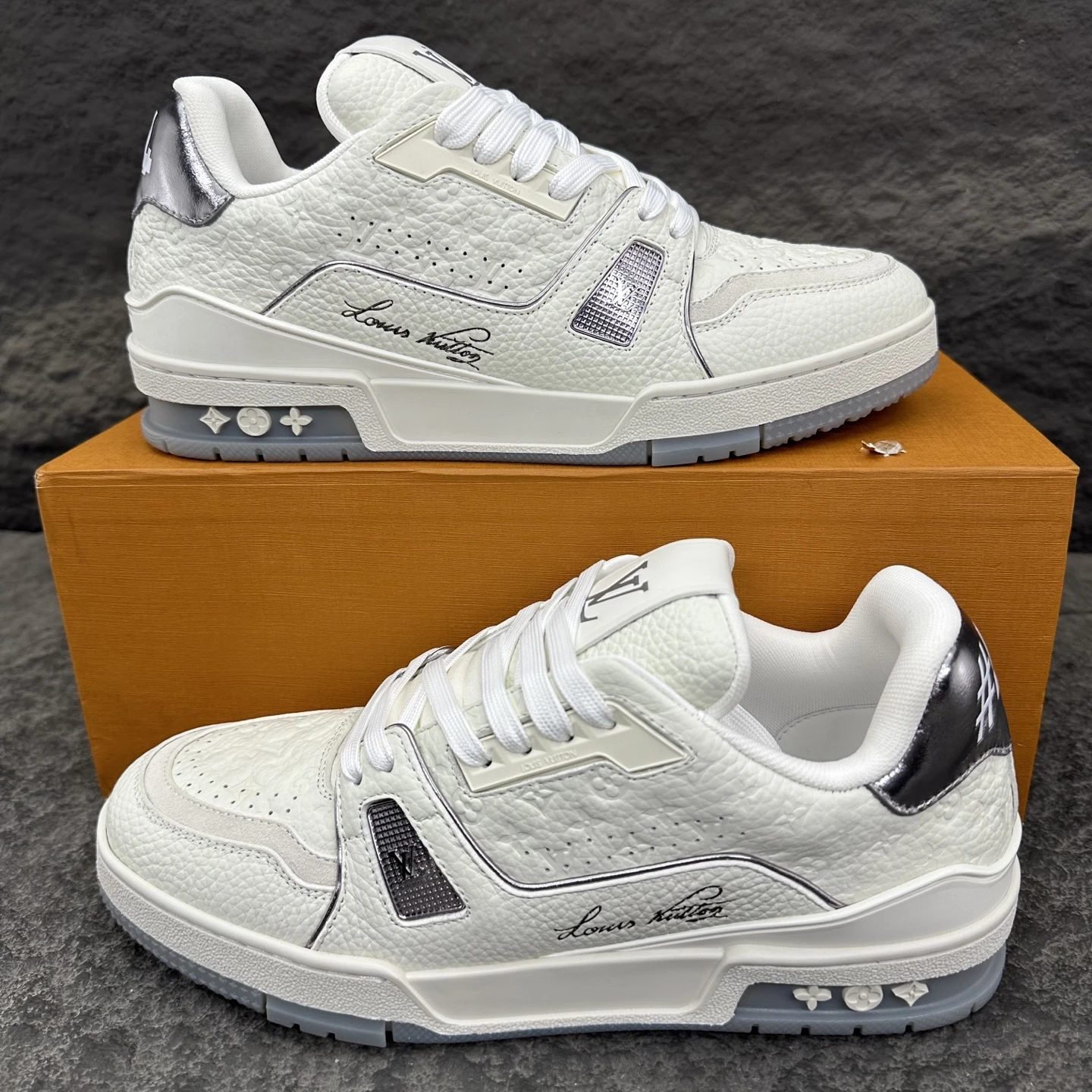 Louis Vuitton Sneakers — 10d89306