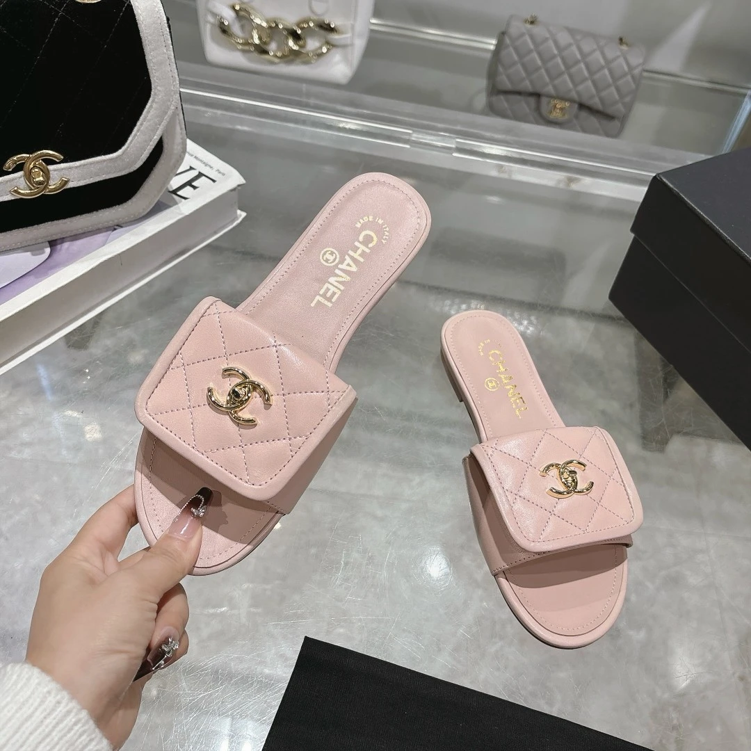 Chanel Slippers — a7a05547