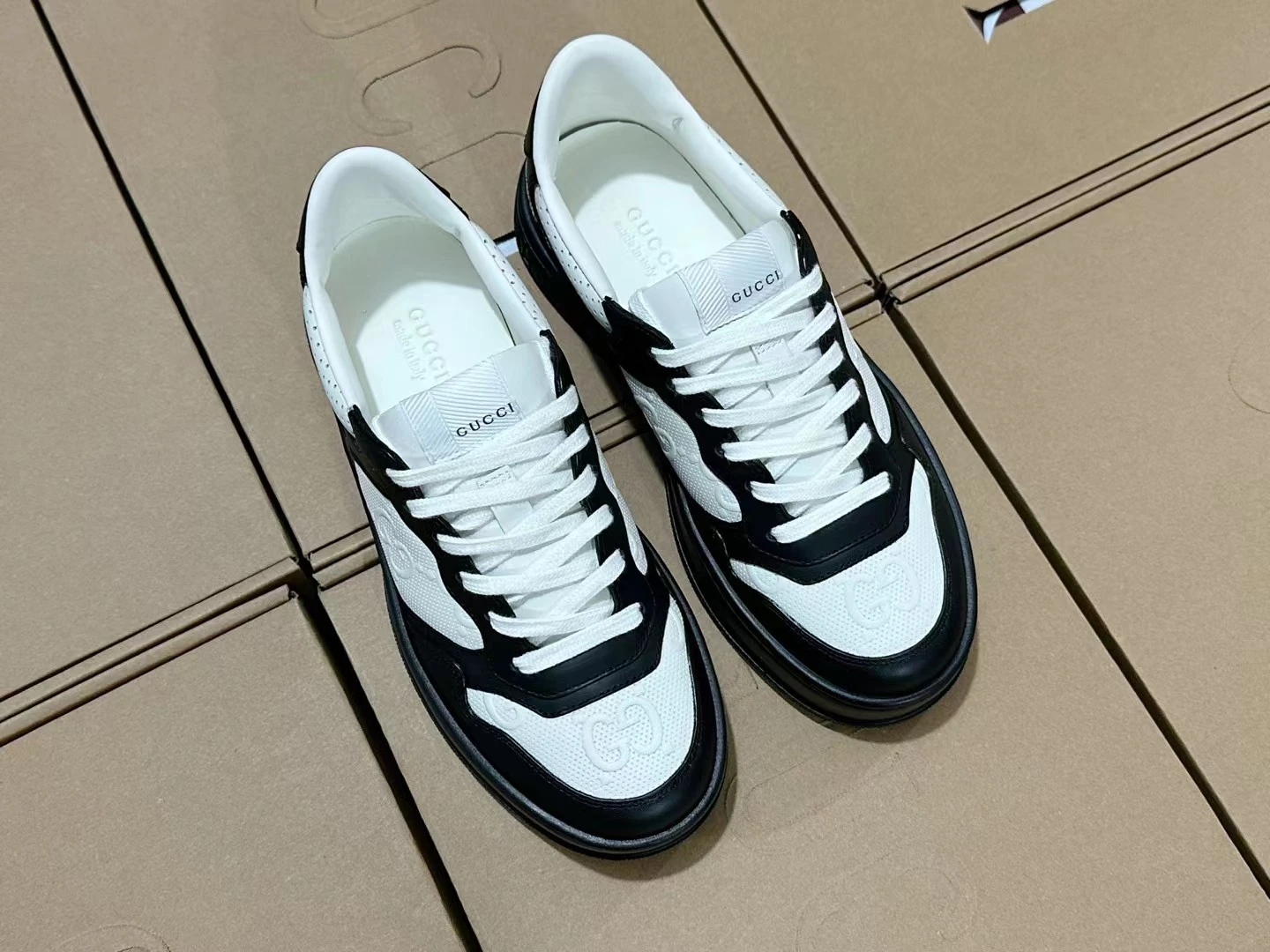 Gucci Shoes — 71408042