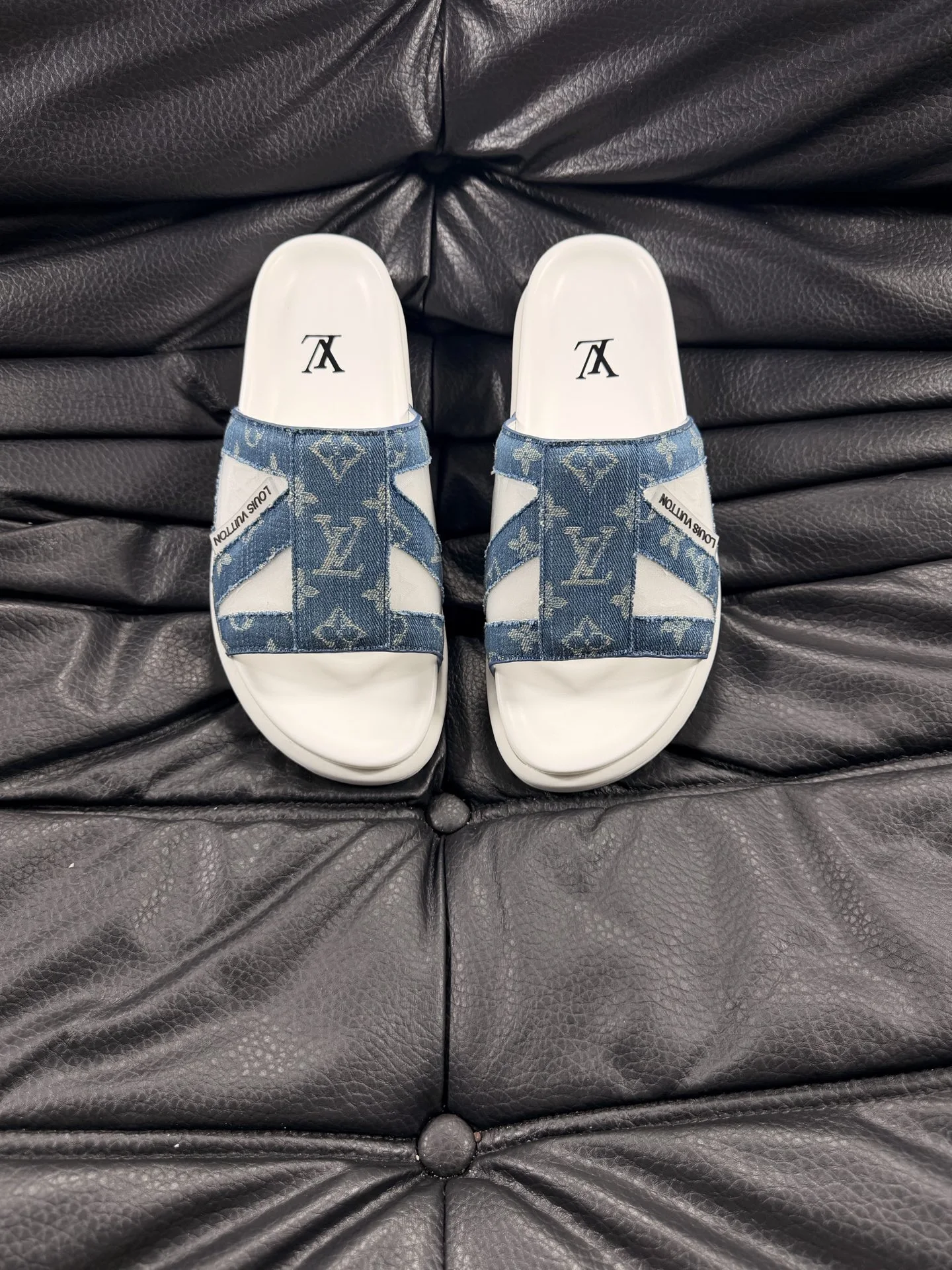 Louis Vuitton Slippers — 76a25726
