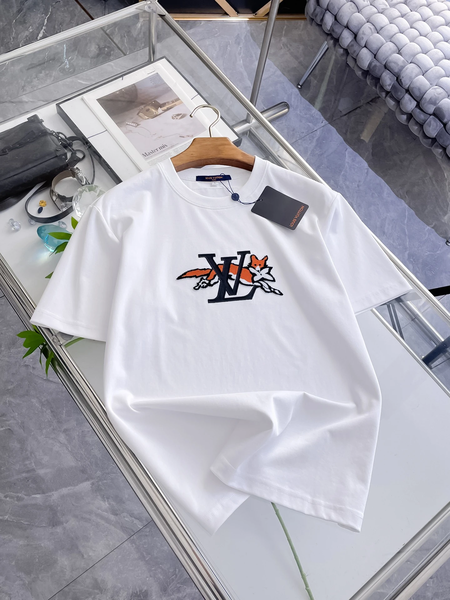 Louis Vuitton T-Shirt — fe796d5e