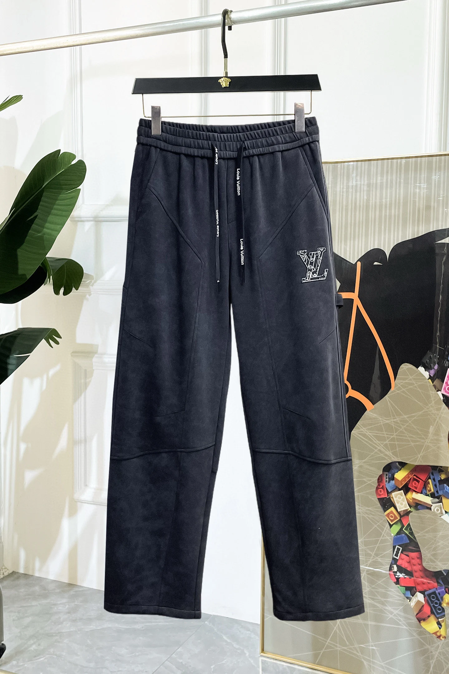 Louis Vuitton Trousers — e8b91877