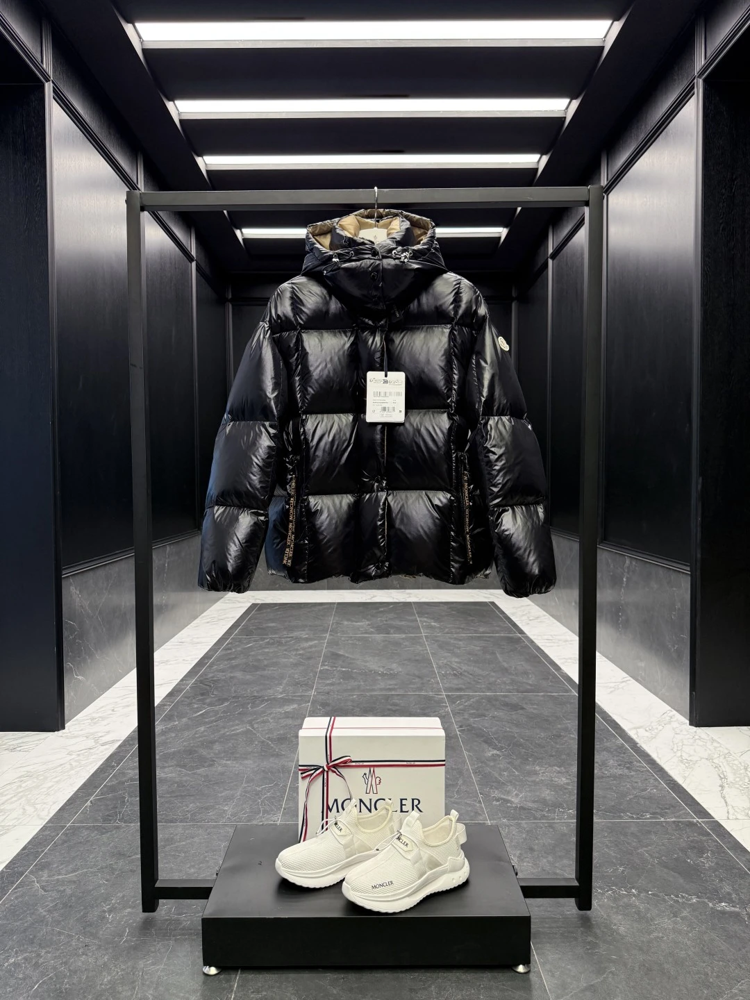 Moncler Down Jacket — b274c0ae