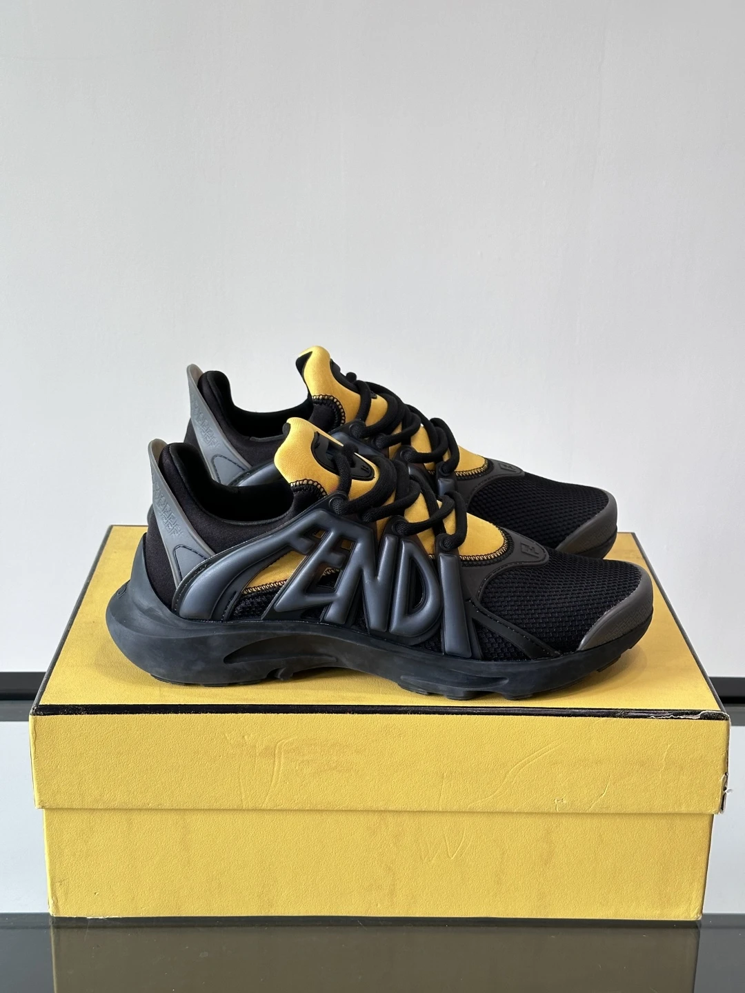 Fendi Sneakers — 3f7182c6
