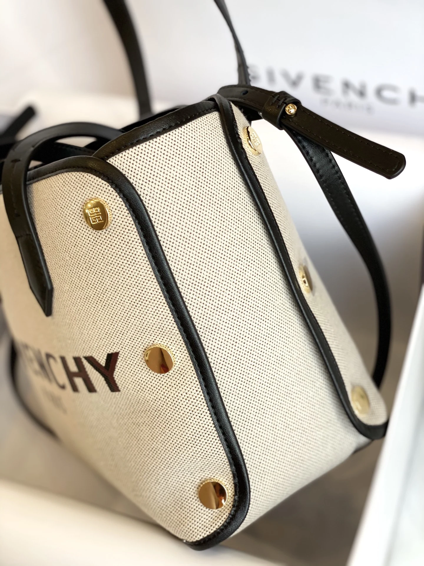 Givenchy Bag — dfc0b457