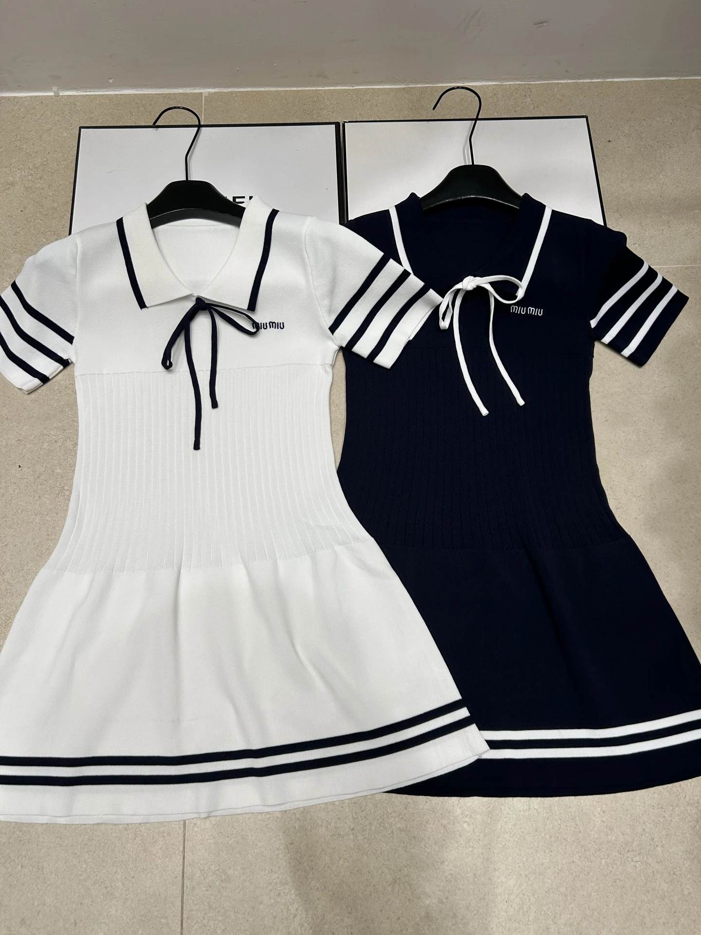 Dresses — e8dfd85b