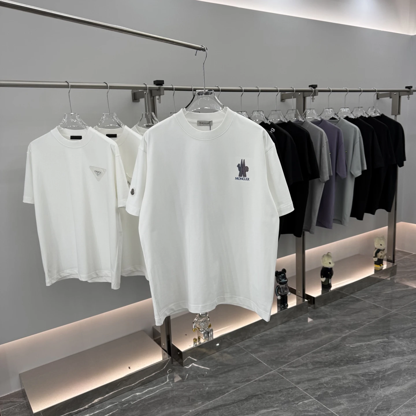 Moncler T-Shirt — d7cc6661