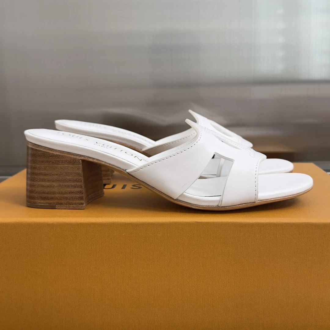 Louis Vuitton Slippers — 6dad3d9b