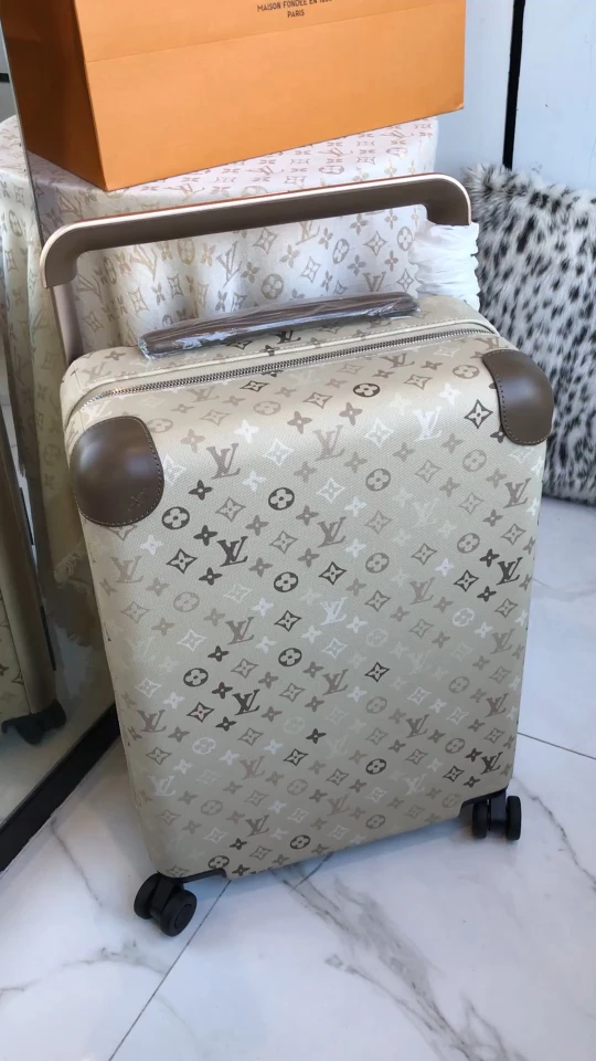 Louis Vuitton Luggage — 5aff4114