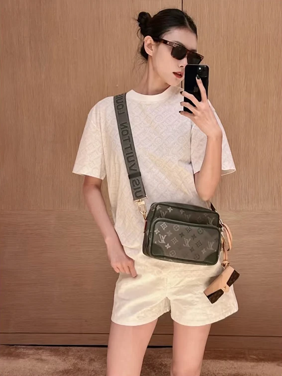 Louis Vuitton T-Shirt — d4e26e35