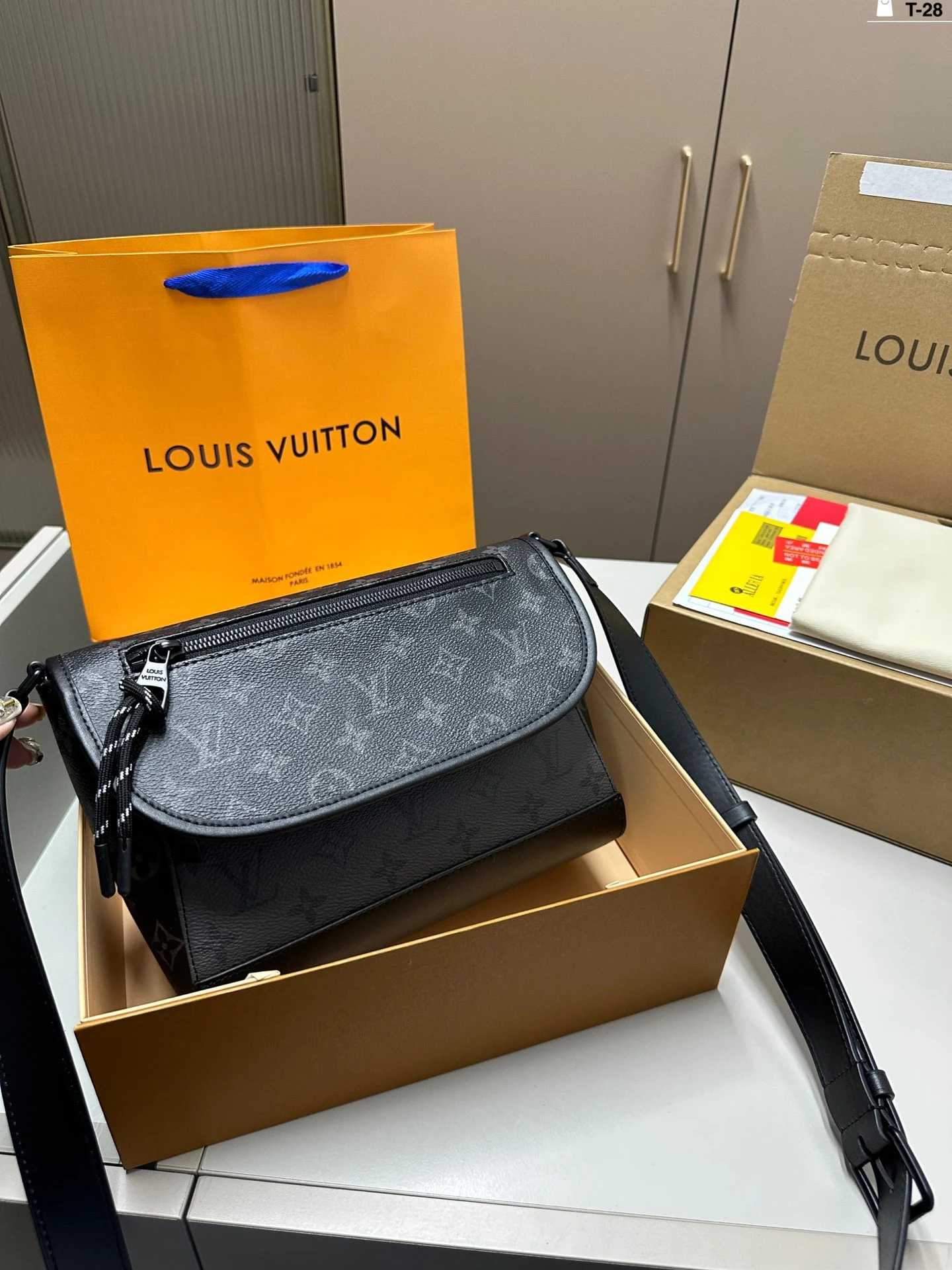 Louis Vuitton Bag — 730e2217