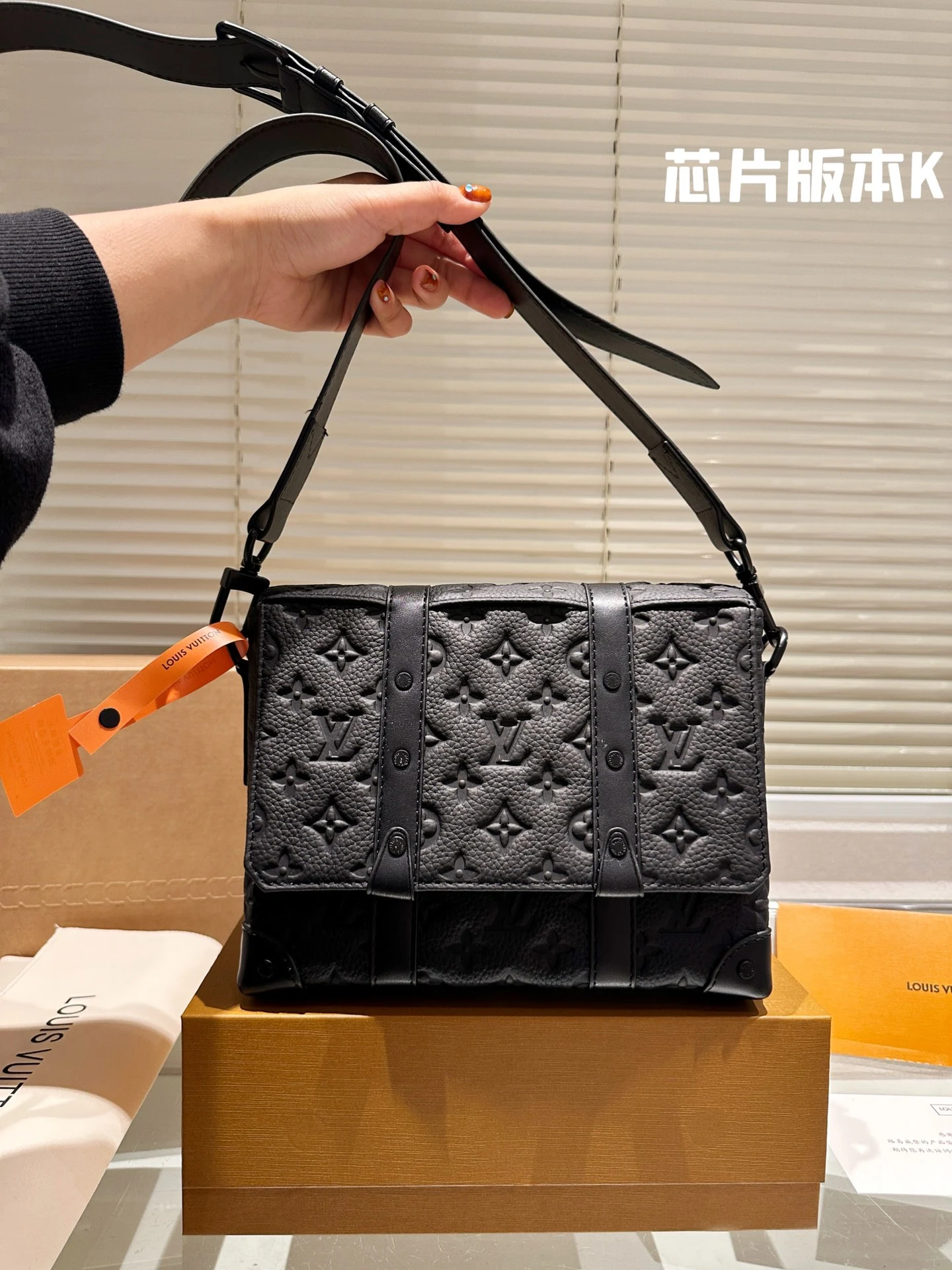 Louis Vuitton Bag — b2e4e0bc