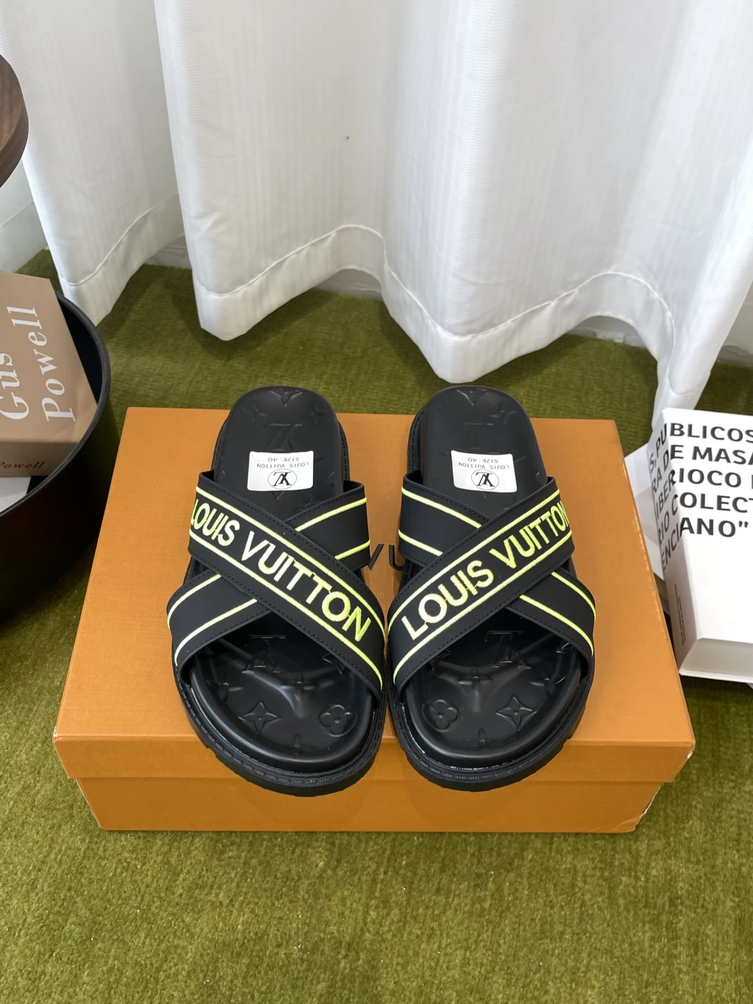 Louis Vuitton Slippers — b9ae28ef