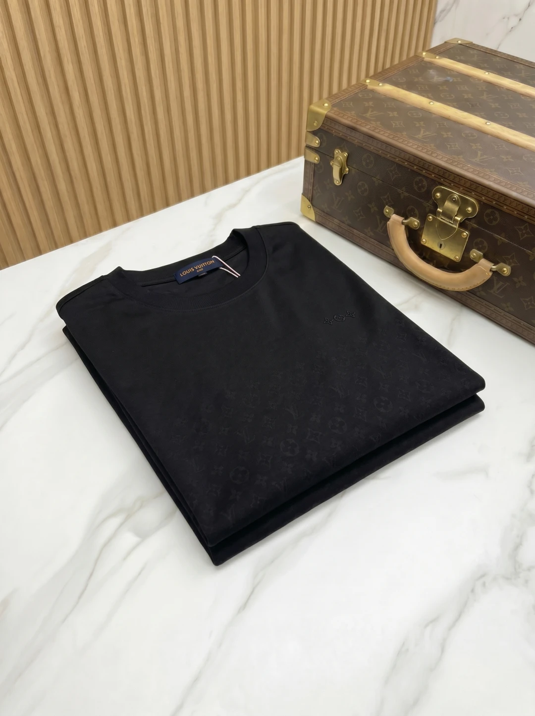 Louis Vuitton T-Shirt — b2a12bc4