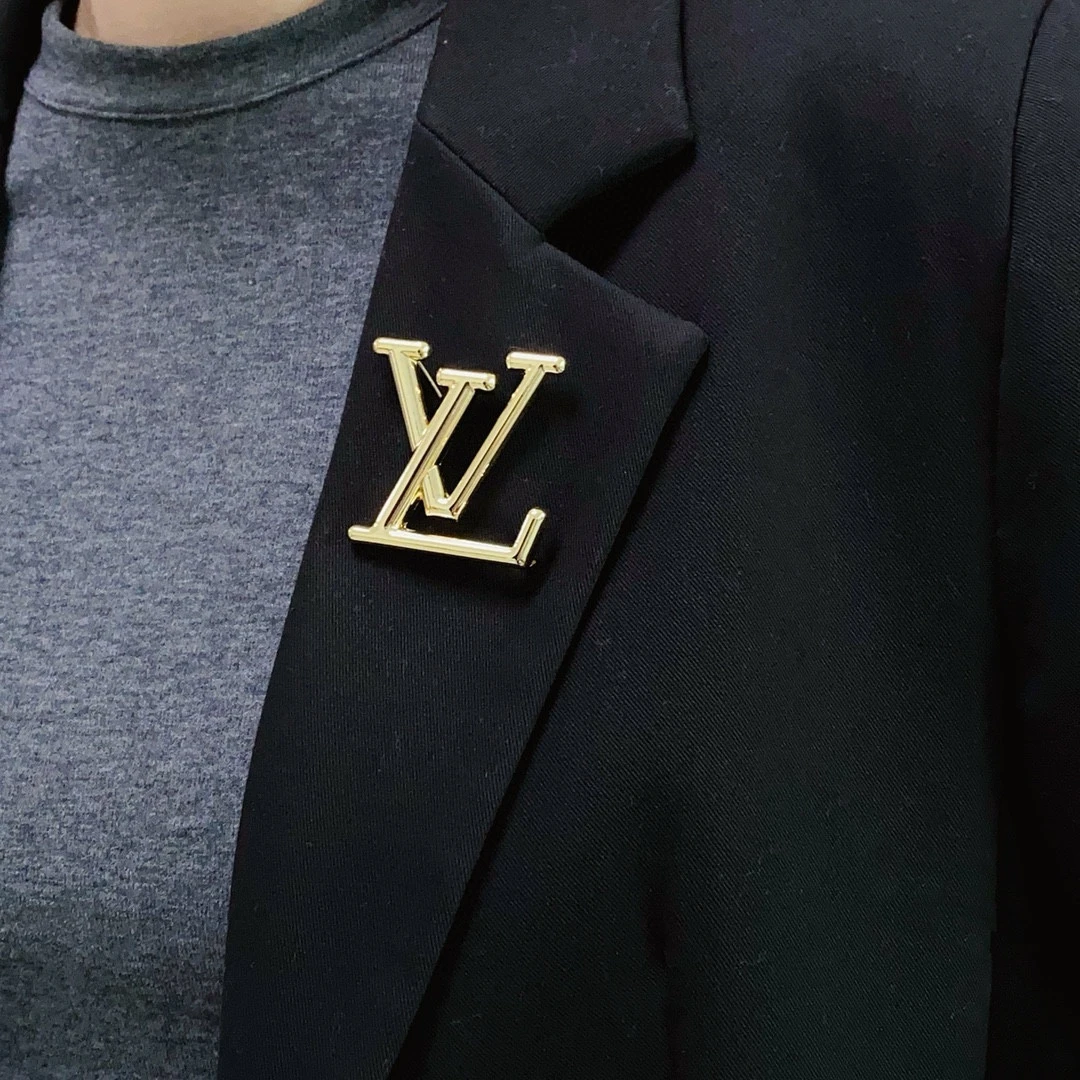 Louis Vuitton Brooches — c5b75cb3