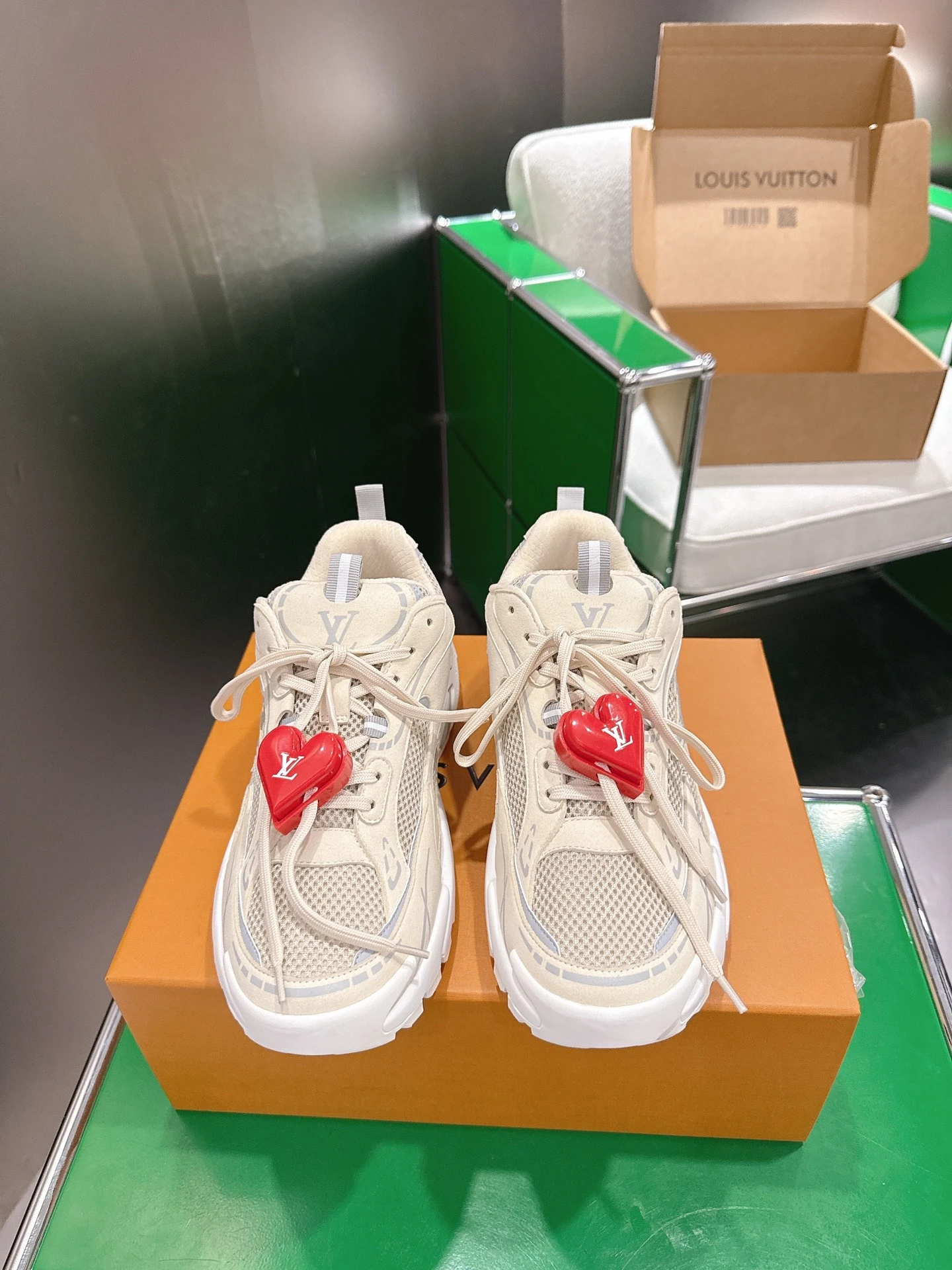 Louis Vuitton Sneakers — d40af1b5