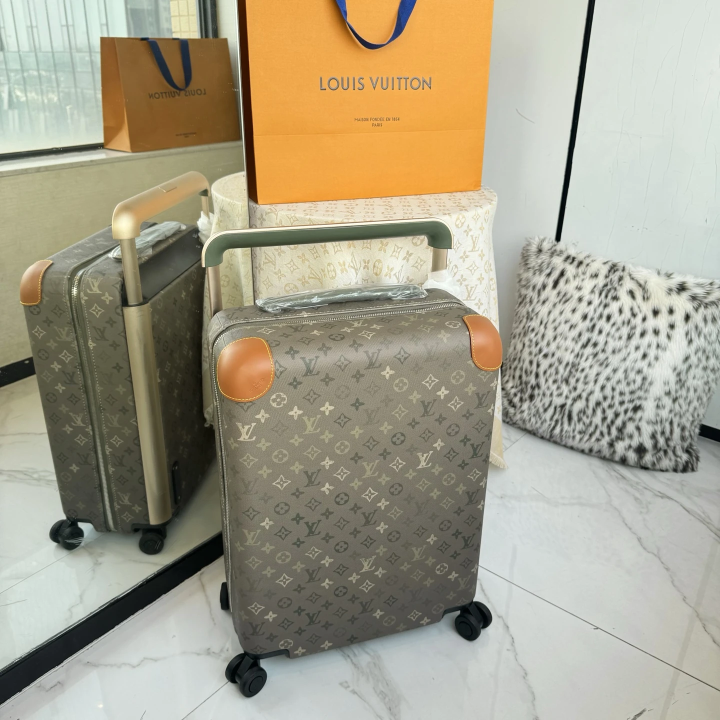 Louis Vuitton Luggage — ea292e59