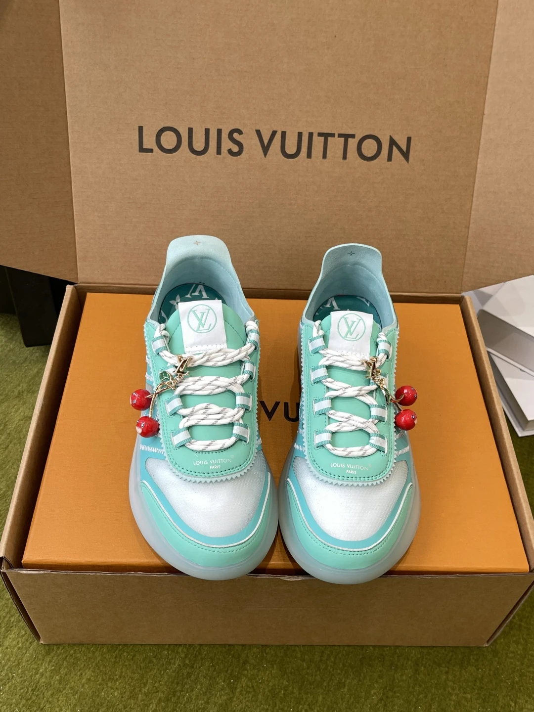 Louis Vuitton Sneakers — 41efa0cb