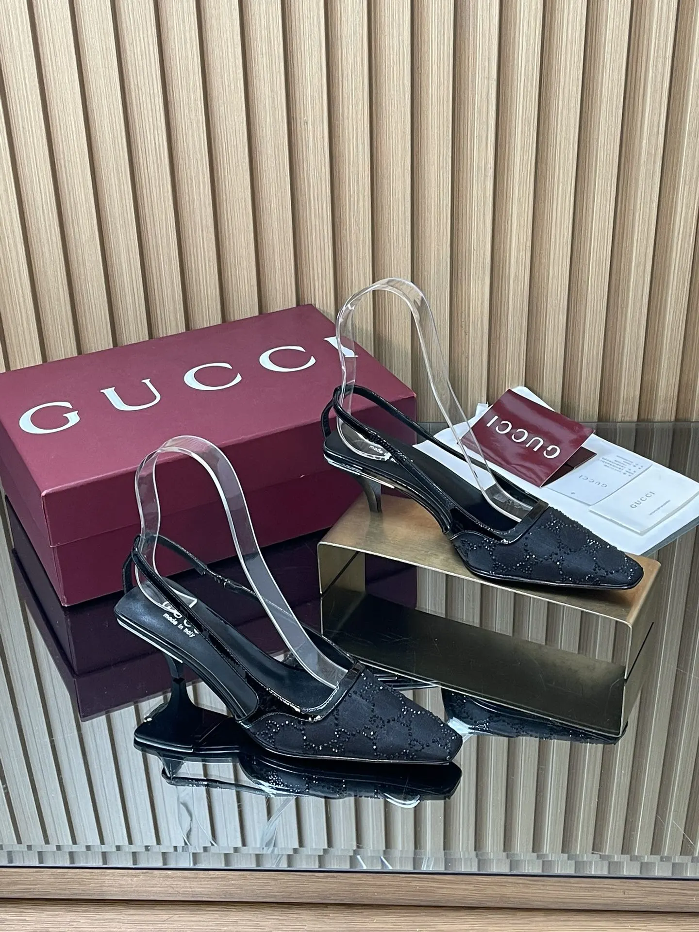 Gucci Sandals — 413907bd