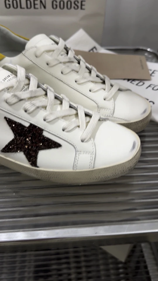 Golden Goose Sneakers — 2504c29a