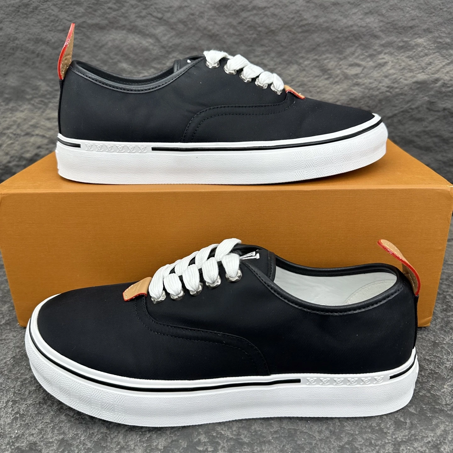 Louis Vuitton Sneakers — b5ae4259