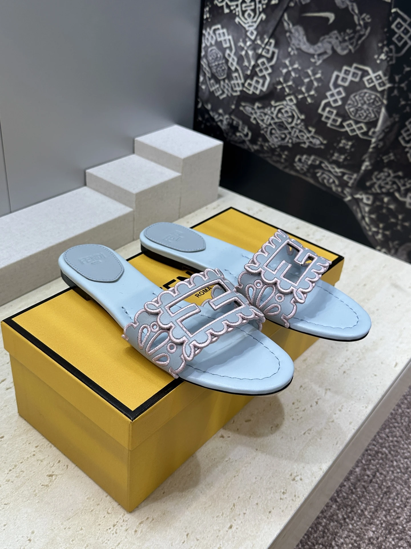 Fendi Slippers — 56b4bcf4