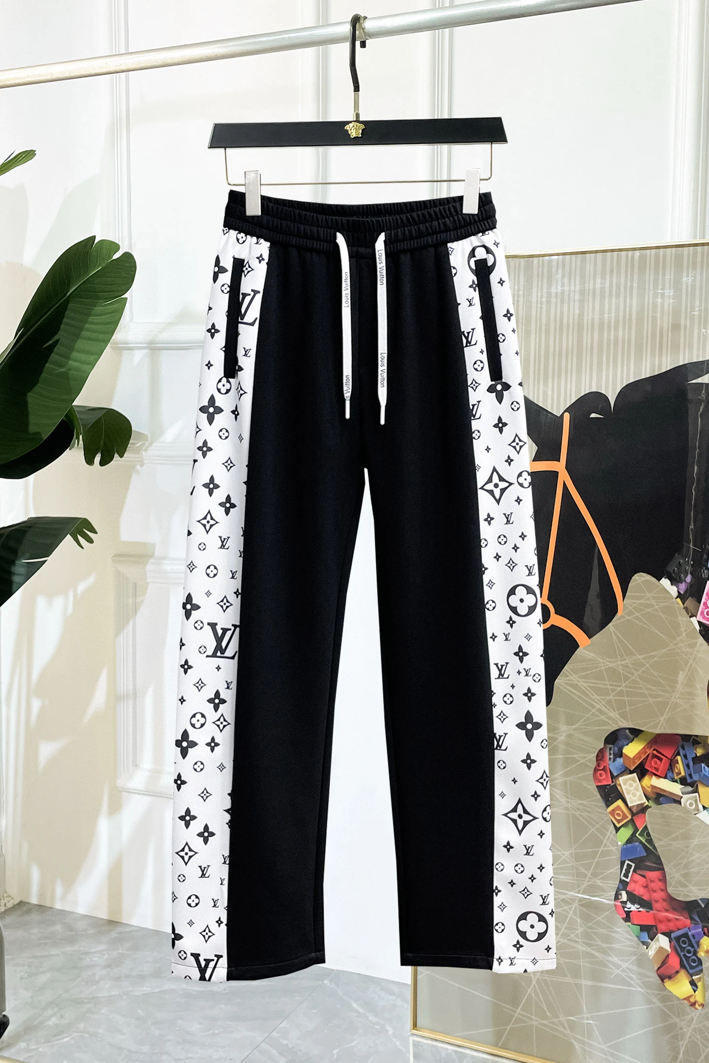 Louis Vuitton Trousers — 811ae905