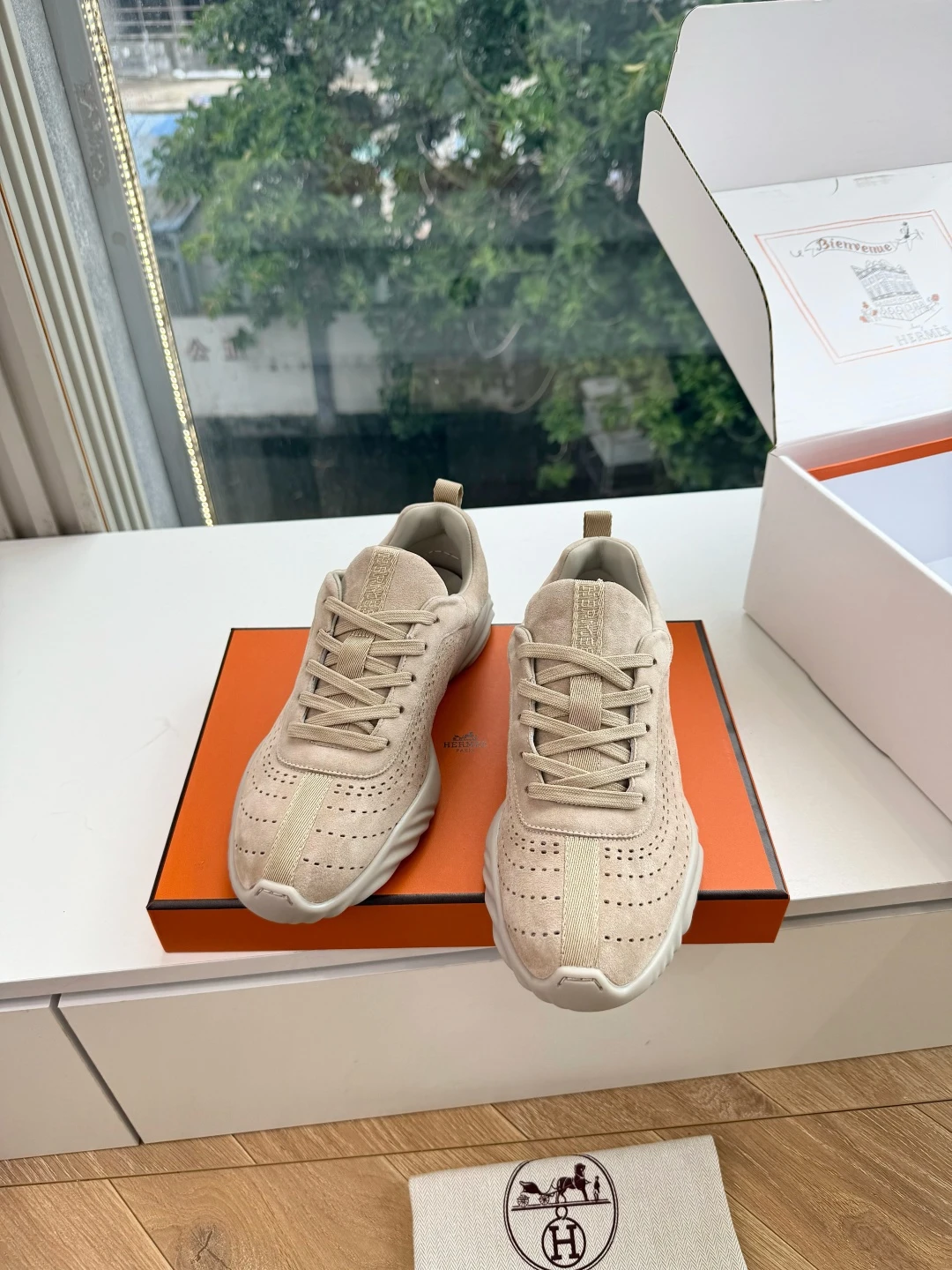 Hermès Sneakers — 76743467